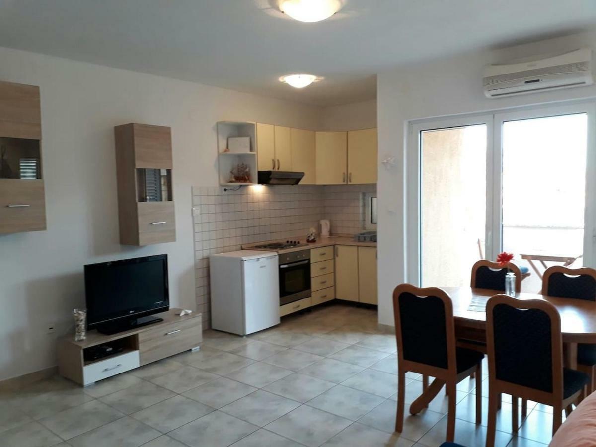 Apartments Golub Cesarica Bagian luar foto
