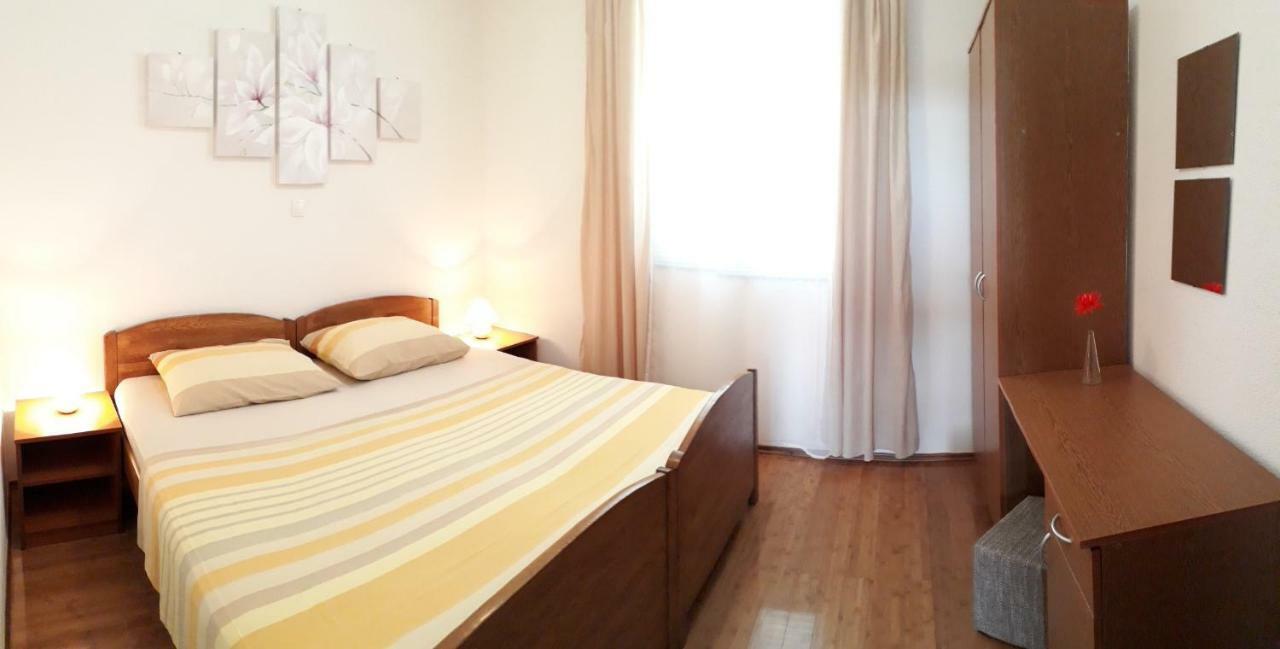 Apartments Golub Cesarica Bagian luar foto